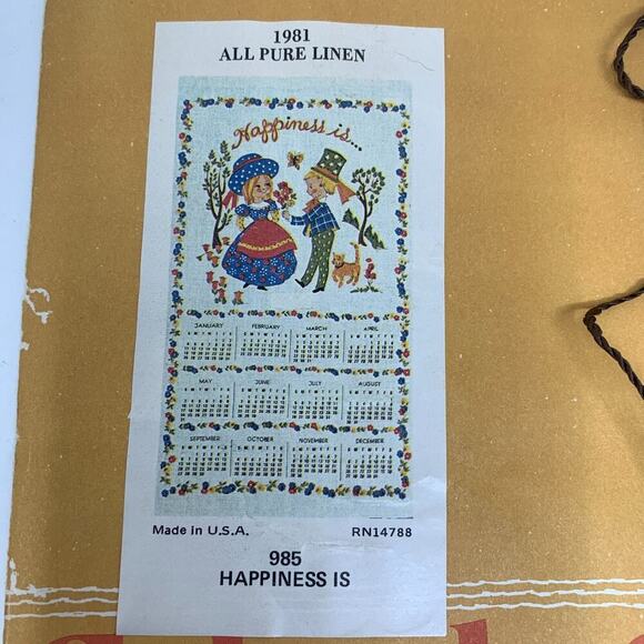 Vtg NEW 1981 100% Linen "Happiness is..." Calendar Tea Towel OG Dowel & Package - Picture 4 of 6